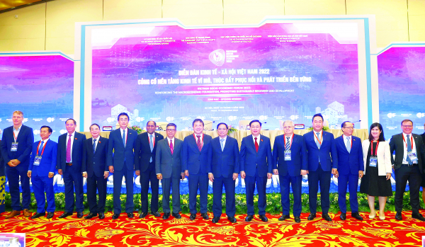 Thủ tướng Phạm Minh Chính, Chủ tịch Quốc hội Vương Đình Huệ với các đại biểu quốc tế dự Diễn đàn	 Ảnh: Doãn Tấn